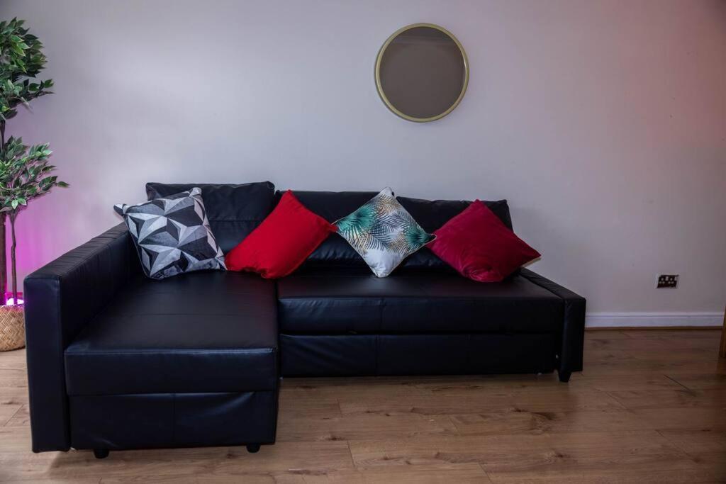 3 Bedrooms House-sofabed-parking-bbqstove-garden * Londen