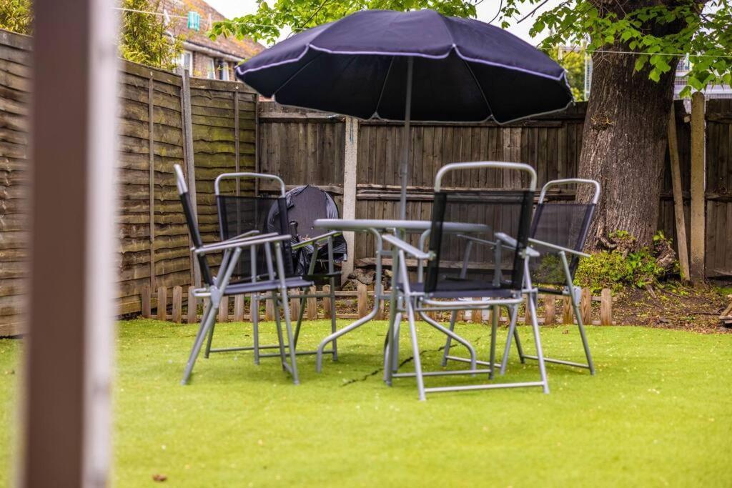 3 Bedrooms House-sofabed-parking-bbqstove-garden * Londen