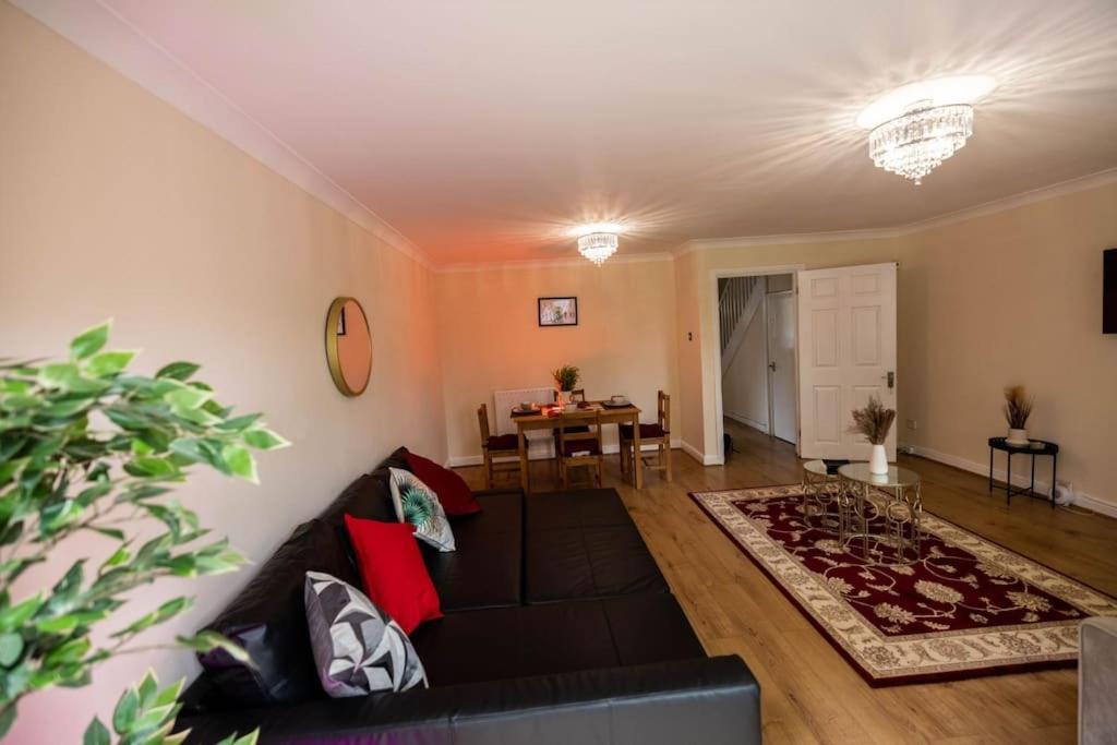 3 Bedrooms House-sofabed-parking-bbqstove-garden Appartement