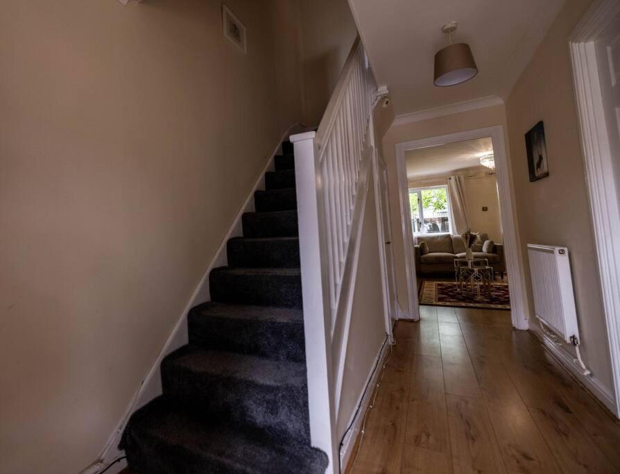 3 Bedrooms House-sofabed-parking-bbqstove-garden * Londen