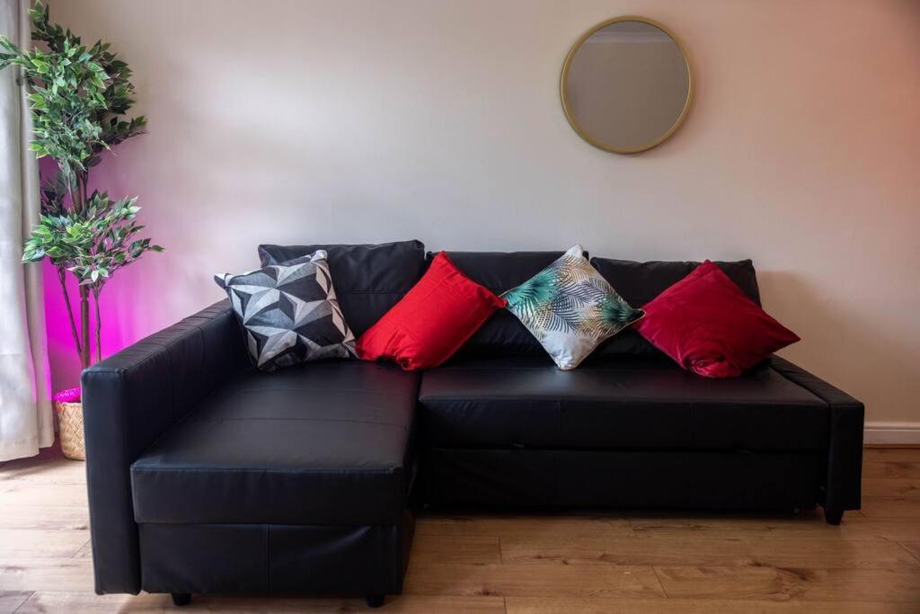 3 Bedrooms House-sofabed-parking-bbqstove-garden Londen